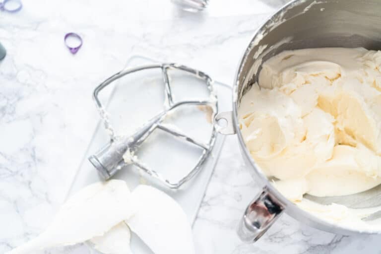 What Is a Paddle Attachment for a Hand Mixer: An Overview