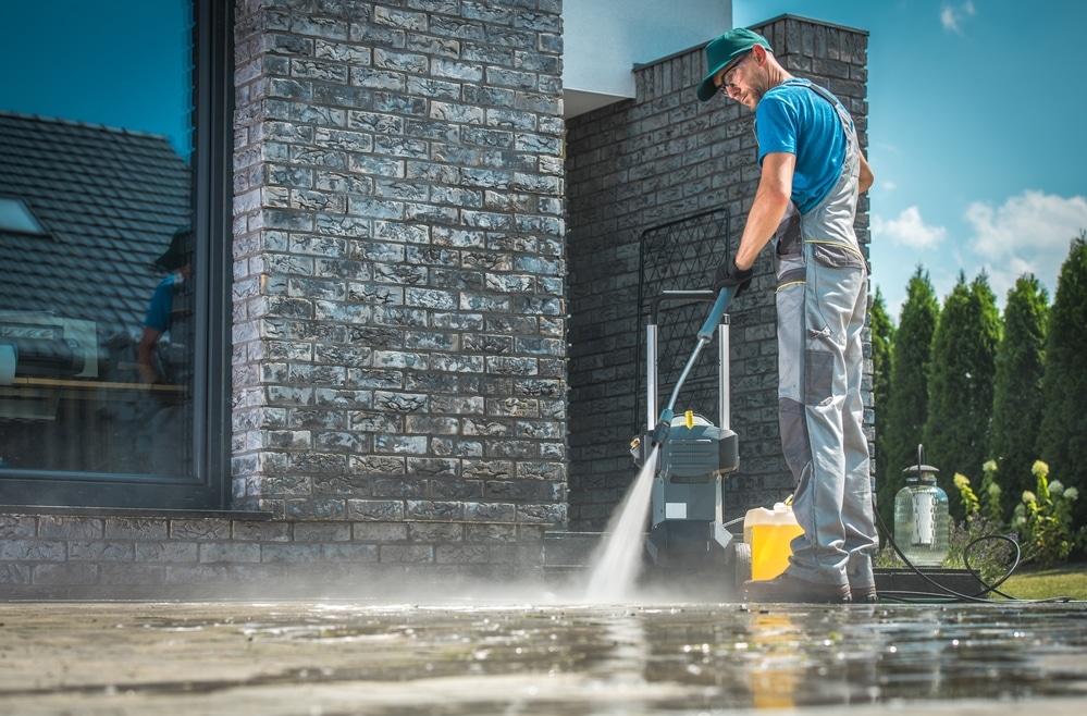 how to use a pressure washer