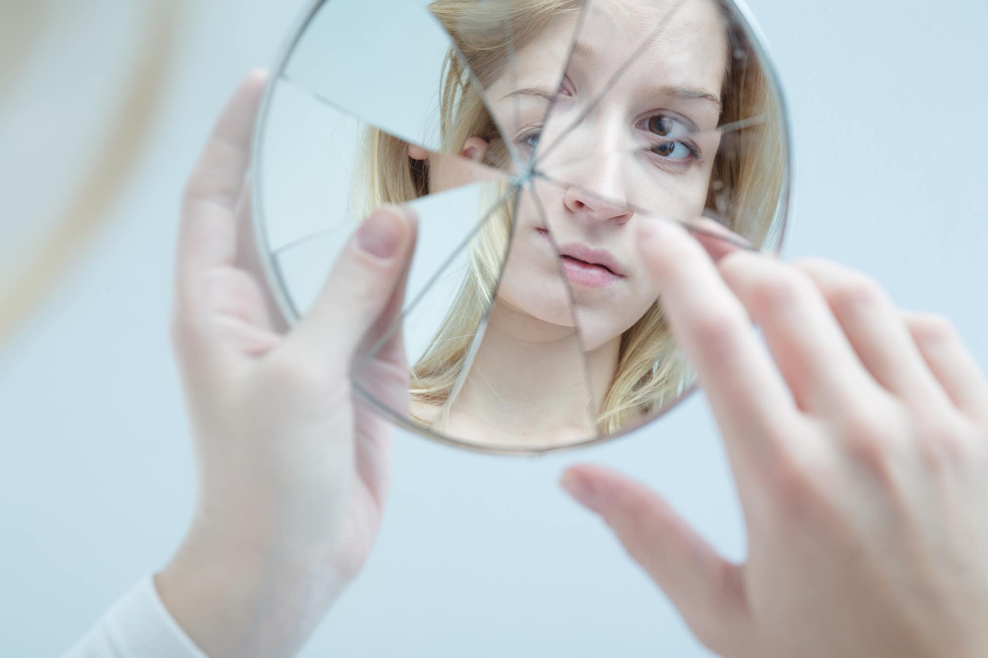 how to fix a cracked mirror